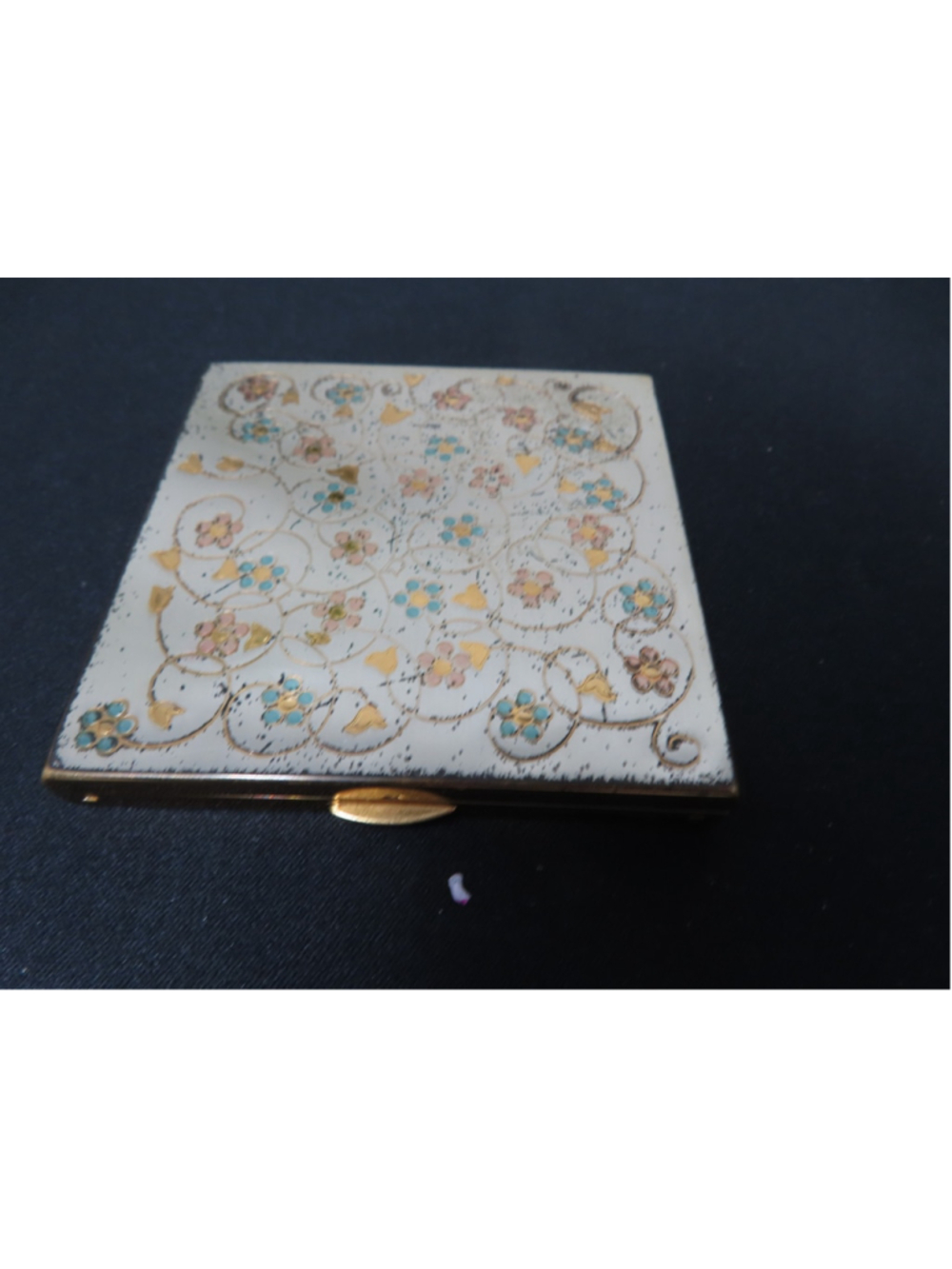 Beautiful Vintage Wadsworth Compact Mirror W Flowers Enameled Engraved 50s